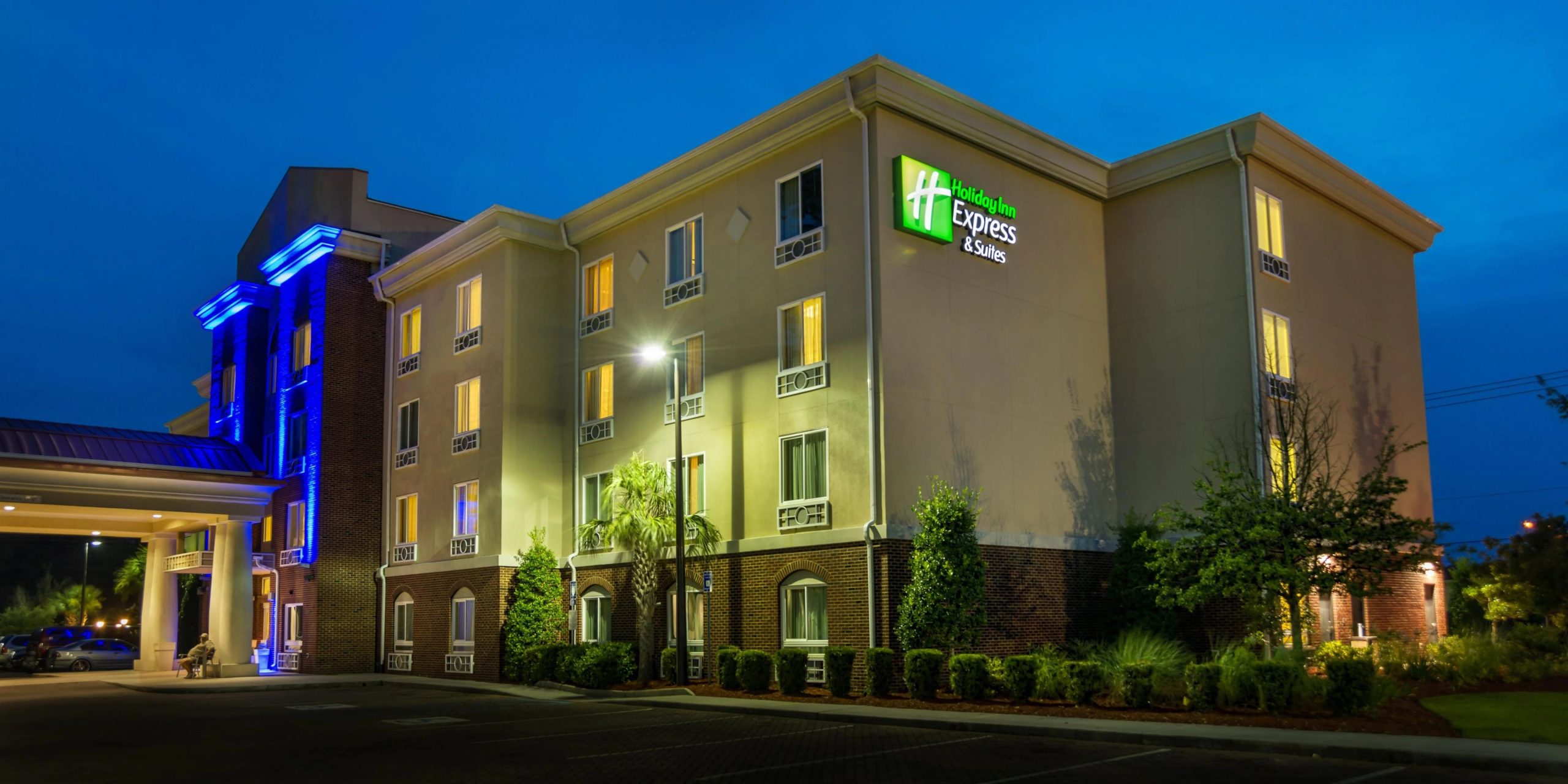 Holiday Inn Express & Suites